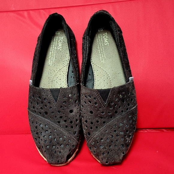 TOMS Classic Womens Brown Perforated Suede Leather Slip On Flats size 9 - Picture 2 of 10